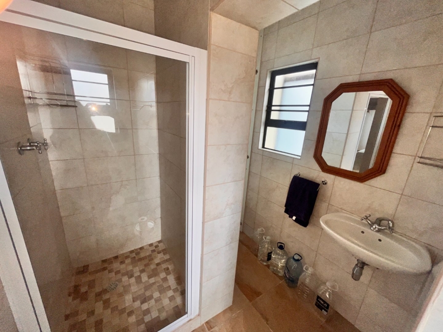 To Let 3 Bedroom Property for Rent in Wavecrest Eastern Cape